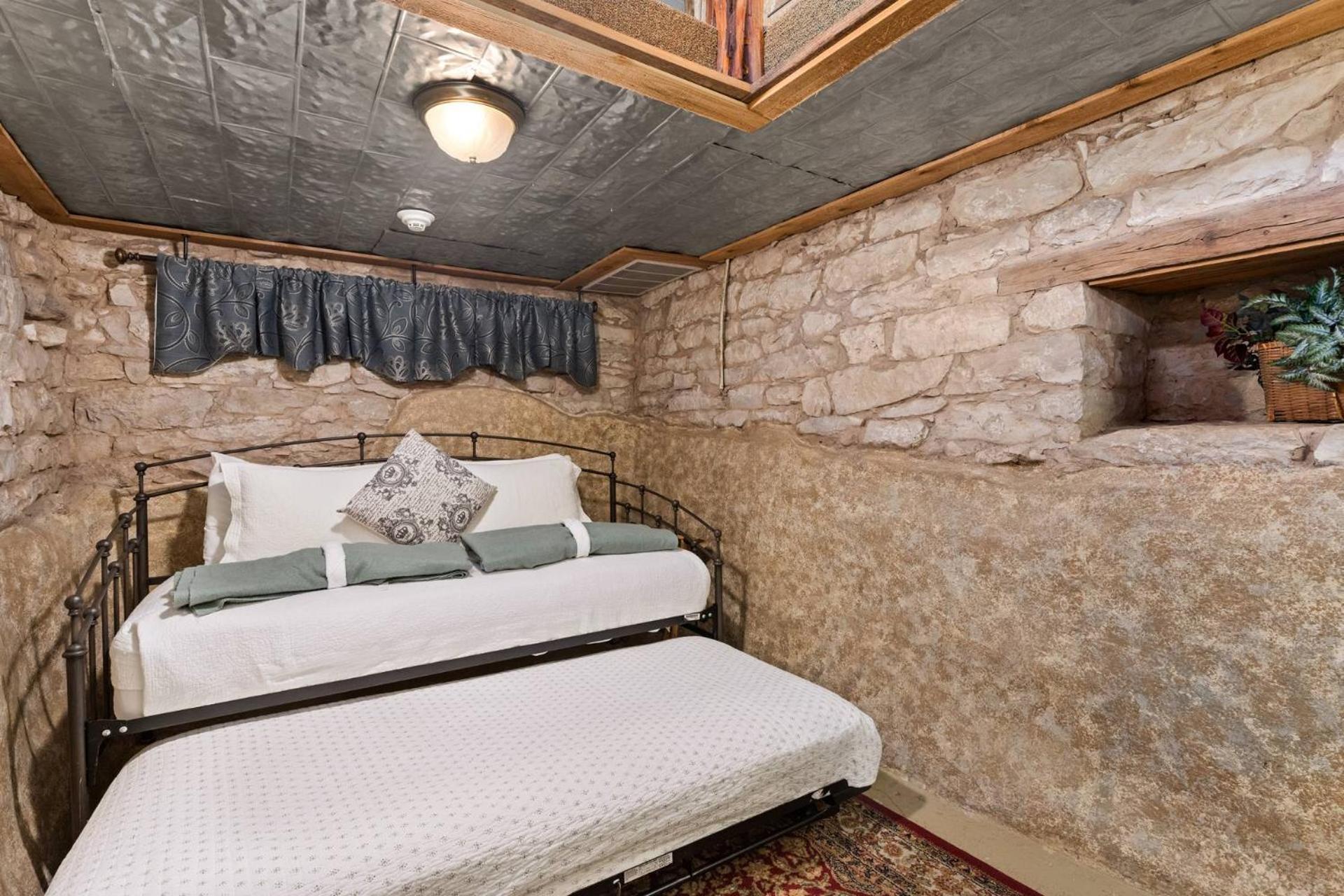 #6 The Root Cellar At Garrison In Gruene New Braunfels Exterior foto